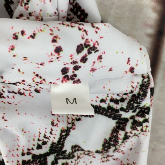 Bikini - Picture 4 of 4